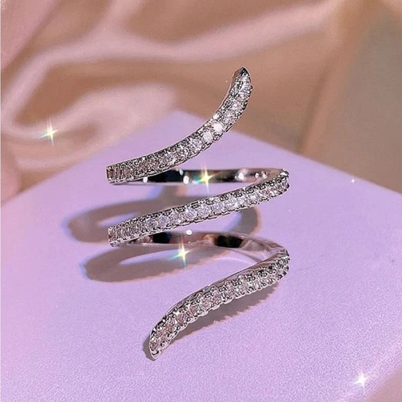 Adjustable silver diamond spiral ring - Picture 3 of 3